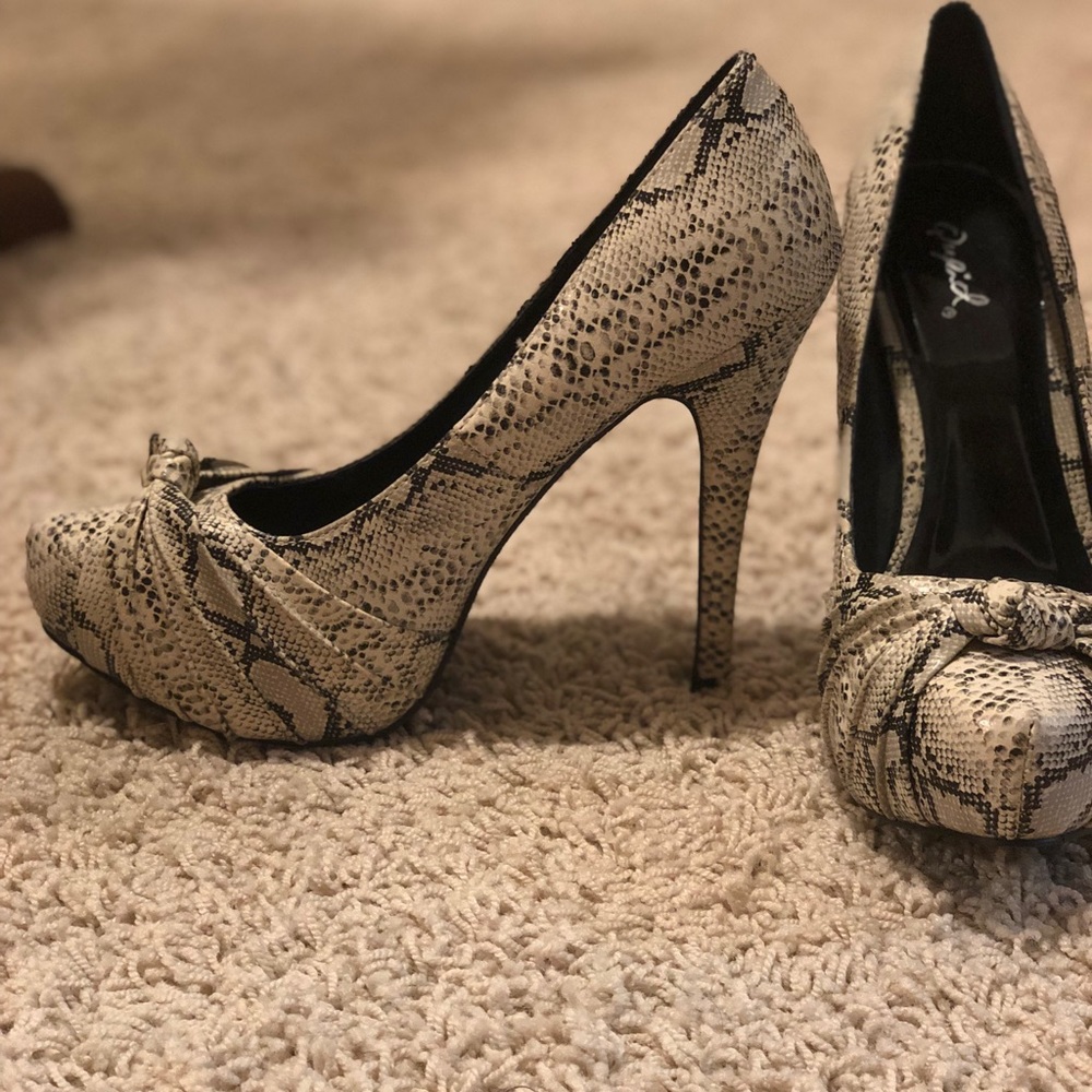 Heels - Picture 2 of 3